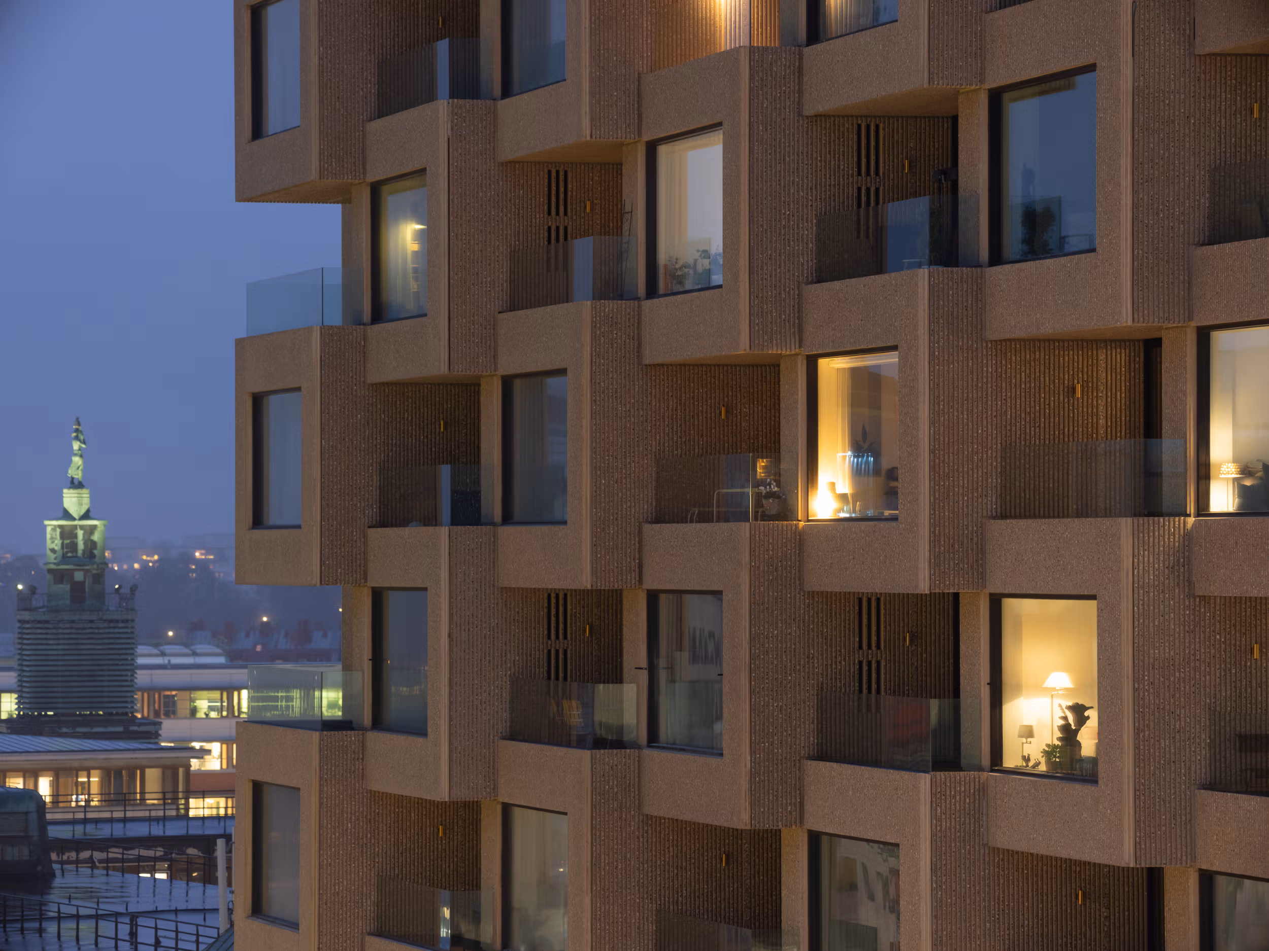 Looking up the ribbed precast concrete façade of Innovationen